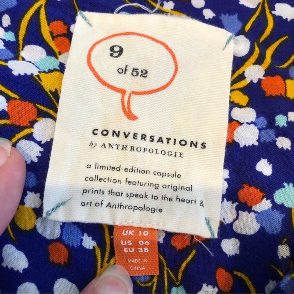 Conversations by Anthropologie blue tulip print button down top size 6 - Picture 13 of 13
